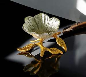 Cuenco de aluminio decorativo en forma de flor con soporte de hojas adjunto en color dorado y plateado Cuenco bellamente hecho a mano a granel - Product Image 2