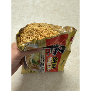 Fideos NONGSHIM SHIN RAMYUN GOLD, Paquete de 16 (4x4), 120-140g, Vida Útil de 12 Meses - Product Image 3