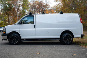 Prix Abordable 2023 Chevrolet Express 2500 Plateforme de couchage pour conversion en camping-car, Prêt à l'exportation - Product Image 3