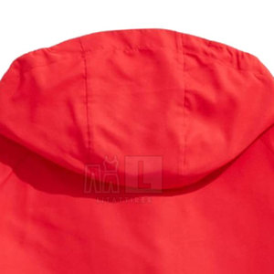 เสื้อแจ็คเก็ตกันลมผู้ชายแบบมีฮู้ด สีตามสั่ง โลโก้ด้านหน้า ระบายอากาศ แห้งเร็ว บริการ OEM คุณภาพสูง ขายส่ง ราคาพิเศษ - Product Image 4