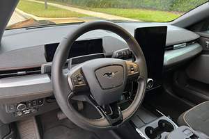 มัสแตง มัค-อี เชลบี้ จีที-เอช ปี 2023 ~7,600 ไมล์ # 49 จาก 100 คันที่ผลิตขึ้นสำหรับ Hertz, ระบบขับเคลื่อนสี่ล้อแบบมอเตอร์คู่, ชุดแบตเตอรี่แบบขยายระยะ - Product Image 4