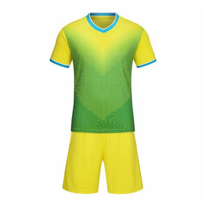 Tenue d'équipe sportive de qualité supérieure, uniforme de football en polyester respirant, design confortable et flexible, vêtements d'entraînement pour hommes adultes - Product Image 1