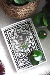 Plateau de service en bois incrusté d'os noir et blanc fait à la main le plus vendu avec motif floral pour les mariages et Diwali - Product Image 5