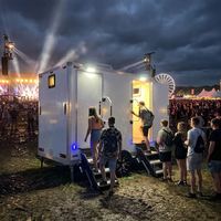 Remorque de toilettes mobiles tout-en-un, toilettes portables avec lavabo pour une expérience de camping hygiénique en plein air