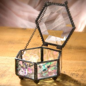 Boîte à bijoux élégante en laiton et en verre avec un beau design de cadre en or pour un moyen luxueux de stocker des collections de bijoux précieux - Product Image 6