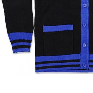 Pulls et cardigans brodés et tricotés sur mesure, taille personnalisée, bleu royal et noir, logo de lettre essentiel, col en V, pour sororités et fraternités - Product Image 5