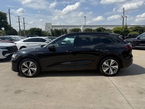 สร้างสรรค์พลังงานไฟฟ้าขั้นสูง 2024 ออดี้ คิว8 อี-ทรอน ควอตทร์ พรีเมียม - Product Image 3