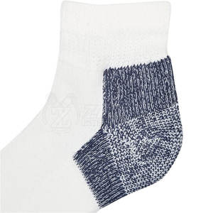 Chaussettes de rugby personnalisées avec logo, chaussettes de sport athlétiques hautement respirantes, chaussettes de rugby de haute qualité, en vente - Product Image 3