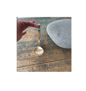 Cuillère à soupe en laiton avec logo personnalisable cuillère sculptée de luxe avec divers styles cuillère à soupe en laiton massif faite à la main - Product Image 1