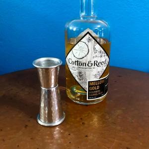 Jigger de Barra de Doble Cara con Acabado Martillado de Acero Inoxidable, Herramienta de Medición de Cócteles de Precisión con Diseño Elegante y Vertido Equilibrado - Product Image 4