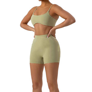 Ensemble short de yoga pour femmes Tissu léger et doux Idéal pour la course à pied et l'entraînement et le yoga actif - Product Image 3