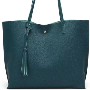 Sac fourre-tout en similicuir raffiné pour femmes avec fermeture ouverte et breloque à pompon et grand intérieur fabriqué au Pakistan - Product Image 1