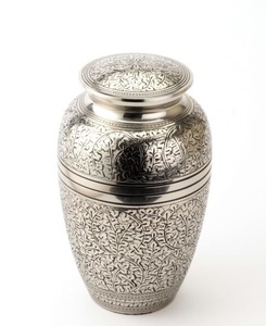 Urne de souvenir en laiton artistique fabriquée à la main avec précision pour stocker les cendres en toute sécurité tout en offrant un mémorial aimant - Product Image 5