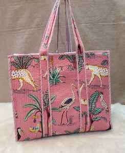 กระเป๋าช้อปปิ้งพิมพ์ลายปัก Kantha รูปสัตว์ทำจากผ้าฝ้าย100% ที่เหมาะสำหรับขายคืน - Product Image 3