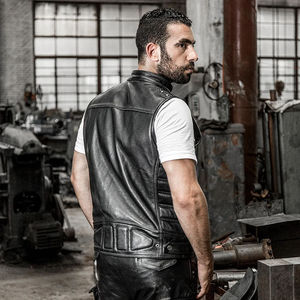 Gilet de motard élégant en cuir véritable pour hommes | Gilet sans manches fait main pour la mode décontractée, la moto et les tendances Streetwear - Product Image 3