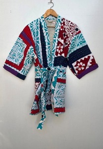 Kimono d'hiver fait à la main style XL Kantha veste Varsity manteau à capuche coupe travail broderie Patchwork matelassé lettre de conception - Product Image 2