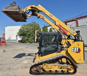 รถตักล้อยางขนาดเล็กมือสอง รุ่น Cat 299D3 น้ำหนักบรรทุก 4 ตัน ใช้ปั๊มไฮดรอลิก MOOG สำหรับงานก่อสร้าง จัดสวน ขนถ่าย และปรับระดับพื้นดิน - Product Image 4