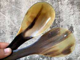 Corne faite à la main avec logo personnalisé serveurs à salade cuillère et fourchette ensembles Antique fini véritable corne hôtel Restaurant cuisine vaisselle - Product Image 3