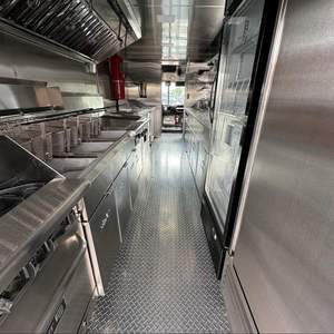 Camión de Comida Rápida y Helados Usado, Económico y Conducible, Totalmente Equipado con Accesorios de Cocina Completos - Product Image 3