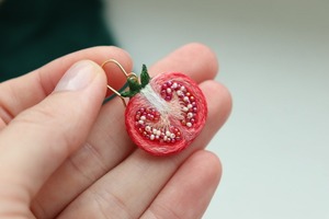 Boucles d'oreilles tendance en pierre naturelle perlée faites à la main de haute qualité avec un piquet en métal à l'arrière en provenance d'Inde - Product Image 2