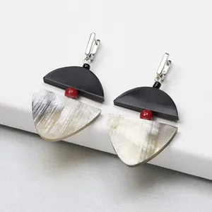 Conjunto de pendientes de cuerno de vaca Vintage hechos a mano para mujer, hecho a mano Natural cuerno de búfalo, artesanías de animales náuticos blancos pulidos - Product Image 1