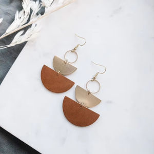 Boucles d'oreilles géométriques en cuir et laiton faites à la main Dangle Drop Fashion Jewelry pour femmes d'Inde - Product Image 1