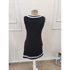 Vestido corto de viscosa con tirantes y cuello en V para mujer, con bolsillos, 32904 - Negro - Product Image 6