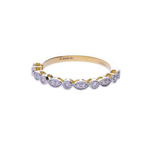 Delicado anillo de oro de 14 quilates con Marquesa alternante y acentos de racimo de diamantes naturales redondos en un elegante diseño de inspiración vintage - Product Image 2