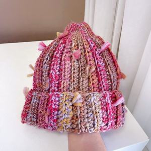 Gorro de Lana con Borlas Coloridas para Mujer, Gorro Tejido Cálido para Otoño e Invierno con Protección para las Orejas - Product Image 4