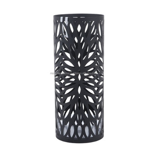 Bougeoirs décoratifs en métal noir pour la décoration de la maison - Product Image 1