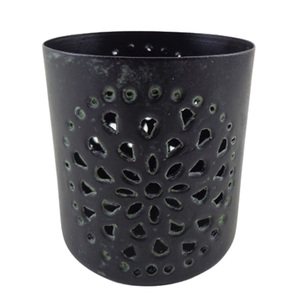 Vente en gros de bougeoirs à 3 bras en métal couleur nickel et argent pour mariage et décoration de Noël faits à la main en vrac - Product Image 3