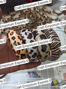 Brazaletes de Resina de Bisutería de Moda, Artesanía Hecha a Mano en India, Exportaciones para Mujeres y Niñas, Estilo Ángel, Patrón Floral, Personalización - Product Image 2