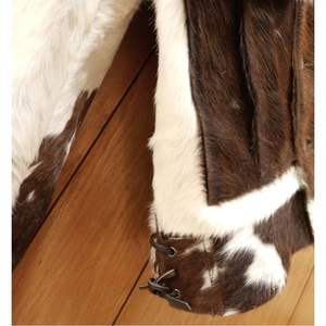 Veste en cuir de vachette de qualité supérieure pour homme, fourrure noire et blanche, imprimé vache, veste de motard, vêtement d'extérieur d'hiver - Product Image 6