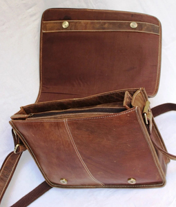 Sac messager classique en toile noire avec sangle réglable et fermeture à boucle pour usage professionnel - Product Image 5