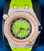 Montre automatique mécanique analogique de luxe personnalisée pour homme, en verre, avec un charme unique en acier inoxydable et des moissanites VVS étincelantes