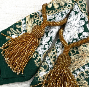 Lot de 4 ronds de serviette dorés fabriqués à la main en perles de rocaille en verre écologique - Product Image 4