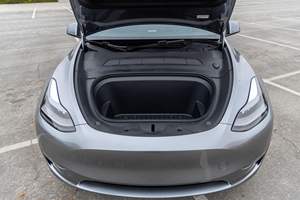 Tesla Model-Y 2024 Bien Cuidado, Largo Alcance, Tracción en las Cuatro Ruedas, Motor Dual, Autonomía de 310 Millas - Product Image 2