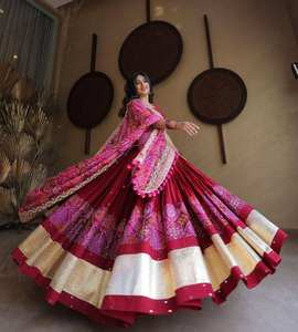 Navratri spécial mousseline coton imprimé et véritable miroir travail toile Patta Full Flair Lehenga Choli avec Pom Pom dentelle travail Dupatta - Product Image 2