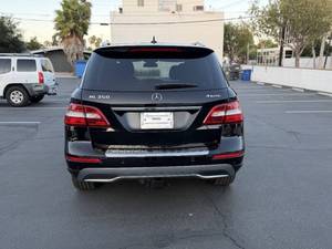 Voitures Mercedes-Benz Classe M ML 350 4MATIC AWD ML 350 4MATIC 4 portes SUV d'occasion de 2015 à vendre - Product Image 2