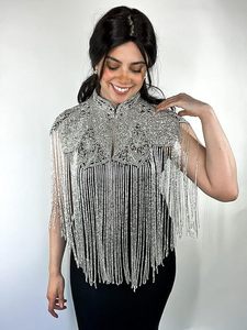 Cape burlesque élégante en cachemire, ornée de perles et de paillettes, silhouette asymétrique, col en V, fermeture à l'arrière, idéale pour les occasions festives et les clubs. - Product Image 3