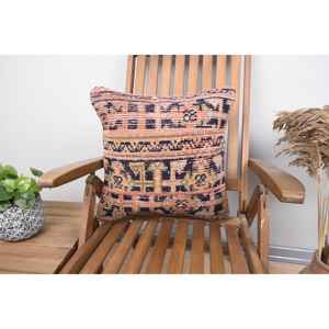 Alfombra de lana Kilim Vintage Bohemia, almohada decorativa Beige de 18x18 pulgadas, técnica tejida - Product Image 1