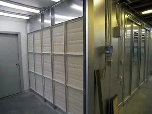 Cabine de pulvérisation à filtre sec modulaire avec ventilateur d'évacuation et filtres remplaçables pour la finition de surface industrielle, disponible à la vente - Product Image 3