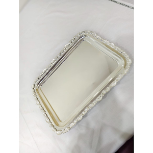 Bandeja de servicio de metal de diseño antiguo, ideal para uso doméstico y hotelero, disponible a granel a precios asequibles al por mayor de La India - Product Image 5