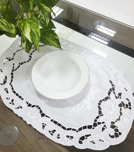 Tapete de diseño bordado personalizado para casa, restaurante, boda, de lino blanco mantel con borde festoneado, posavasos bordado - Product Image 2