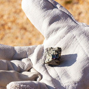 Hecho en fábrica Servicios OEM Precio bajo Mineral de hierro Cantidad a granel Tamaño grande Fe 55 + - Product Image 1