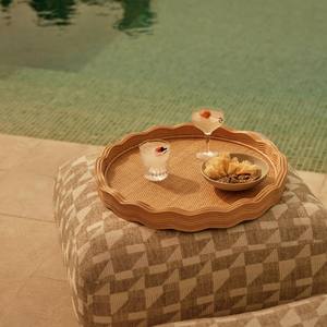 Plateau rond vintage en rotin à bord festonné, tissé à la main, plateau de service décoratif pour la restauration et la décoration de table en provenance du Vietnam - Product Image 5