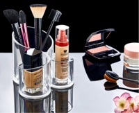 Boîte de rangement cosmétique moderne transparente à 3 compartiments ovale en PS cristal imperméable pour pinceaux, rouges à lèvres, fonds de teint universels