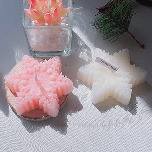 Vela Navideña de Copo de Nieve con Forma de Estrella de Seis Puntas TOOWIN, Regalo Simple y Creativo, Vela Perfumada Navideña con Forma de Copo de Nieve - Product Image 2