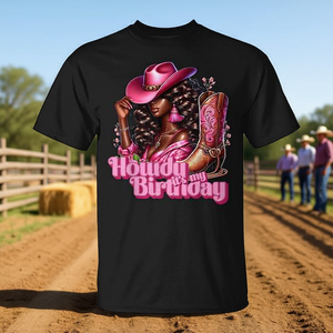 Maglietta Promozionale Stile Western 'Howdy, È il Mio Compleanno' per Appassionati di Rodeo - Product Image 3