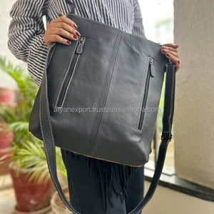 Nouveauté Sac à main en cuir de vache véritable pour femmes avec franges en fourrure Sac élégant à la mode Vente chaude Sac en cuir de vache à poils Sac bohème Inde - Product Image 5